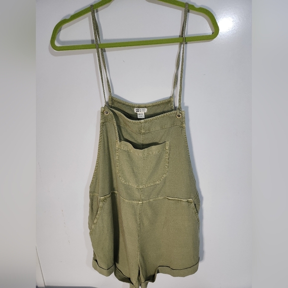 Billabong Green Denim Overalls/Romper, Size Medium - Picture 8 of 8